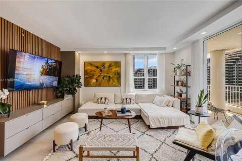 Condo in Miami, Florida, 2 bedrooms  № 2012790 - photo 5