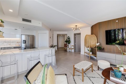 Condo in Miami, Florida, 2 bedrooms  № 2012790 - photo 8
