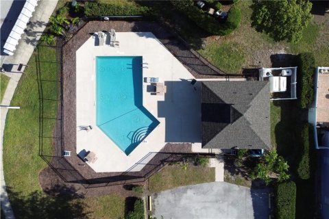 House in Clermont, Florida 3 bedrooms, 106.09 sq.m. № 2202568 - photo 28