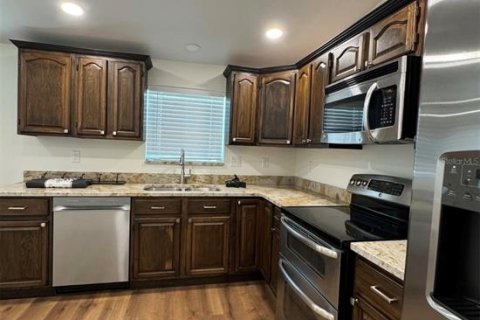 Villa ou maison à louer à Tarpon Springs, Floride: 2 chambres, 100.33 m2 № 2150594 - photo 2