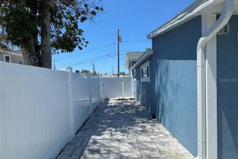 Villa ou maison à louer à Tarpon Springs, Floride: 2 chambres, 100.33 m2 № 2150594 - photo 18