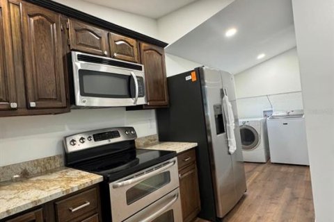 Villa ou maison à louer à Tarpon Springs, Floride: 2 chambres, 100.33 m2 № 2150594 - photo 3