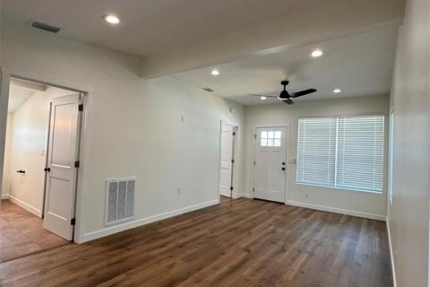 Villa ou maison à louer à Tarpon Springs, Floride: 2 chambres, 100.33 m2 № 2150594 - photo 12