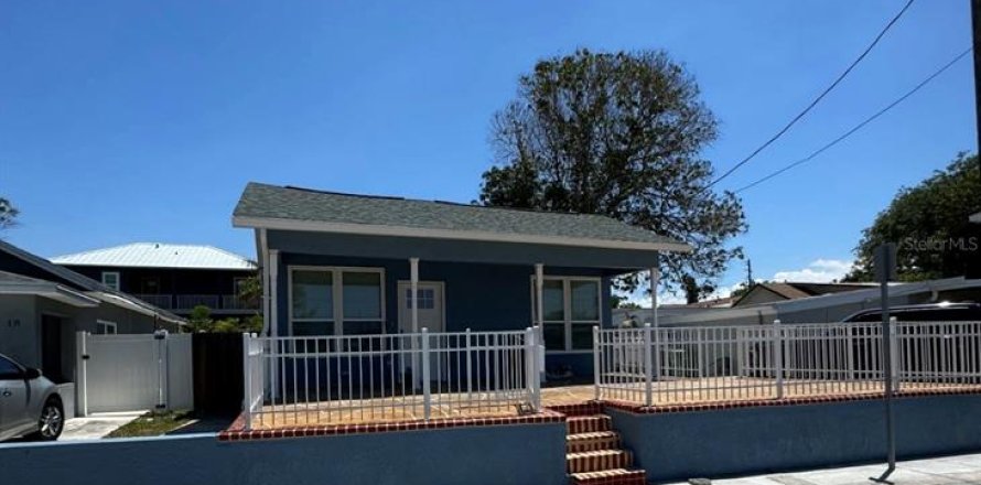 Villa ou maison à Tarpon Springs, Floride 2 chambres, 100.33 m2 № 2150594