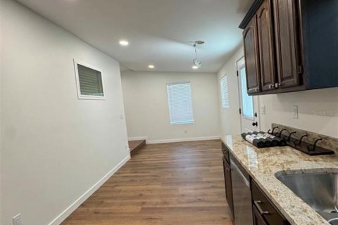 Villa ou maison à louer à Tarpon Springs, Floride: 2 chambres, 100.33 m2 № 2150594 - photo 9