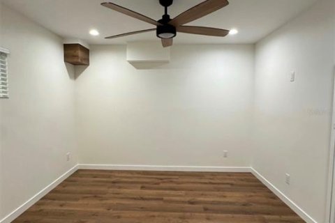 Villa ou maison à louer à Tarpon Springs, Floride: 2 chambres, 100.33 m2 № 2150594 - photo 10
