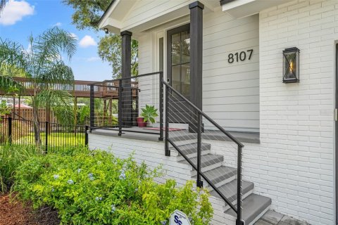House in Tampa, Florida 3 bedrooms, 223.43 sq.m. № 1826233 - photo 2