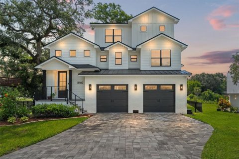 House in Tampa, Florida 3 bedrooms, 223.43 sq.m. № 1826233 - photo 1