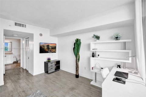 Купить кондоминиум в Майами, Флорида 2 спальни, 113.53м2, № 1957215 - фото 9