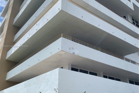 Copropriété à vendre à Key Biscayne, Floride: 2 chambres, 117.06 m2 № 1714077 - photo 12
