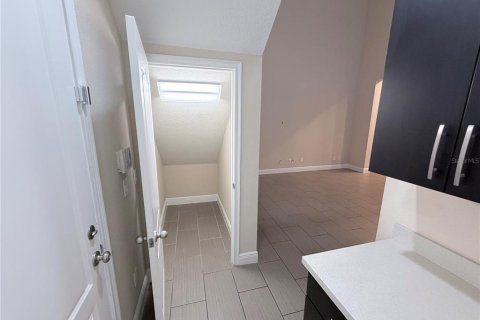 Duplex in Orlando, Florida 3 bedrooms, 179.86 sq.m. № 2319011 - photo 18