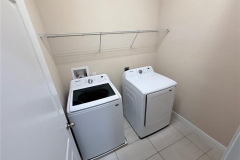 Duplex in Orlando, Florida 3 bedrooms, 179.86 sq.m. № 2319011 - photo 27
