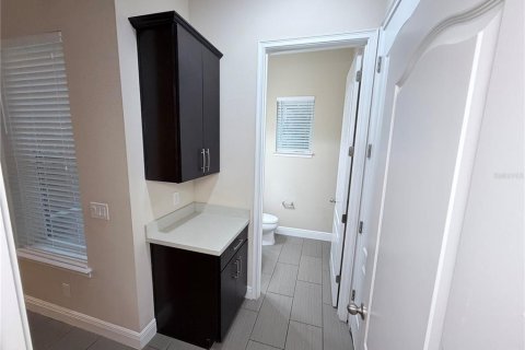 Duplex in Orlando, Florida 3 bedrooms, 179.86 sq.m. № 2319011 - photo 19
