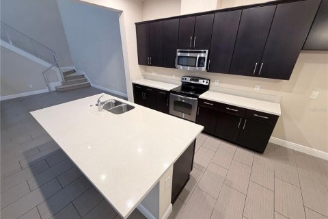 Duplex in Orlando, Florida 3 bedrooms, 179.86 sq.m. № 2319011 - photo 12