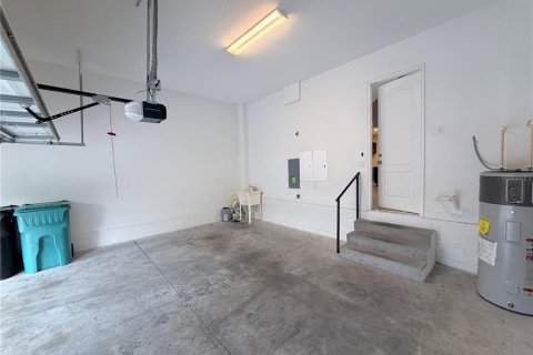 Duplex in Orlando, Florida 3 bedrooms, 179.86 sq.m. № 2319011 - photo 21