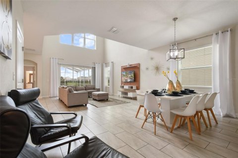 House in Davenport, Florida 5 bedrooms, 286.23 sq.m. № 2118466 - photo 5