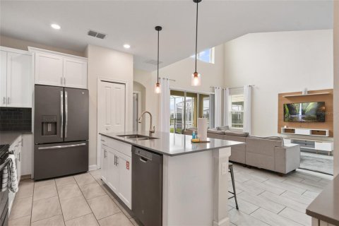House in Davenport, Florida 5 bedrooms, 286.23 sq.m. № 2118466 - photo 19
