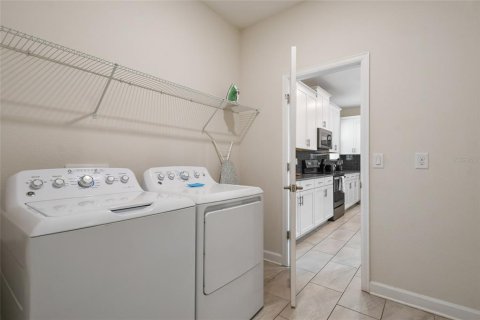 House in Davenport, Florida 5 bedrooms, 286.23 sq.m. № 2118466 - photo 20