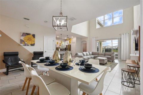 House in Davenport, Florida 5 bedrooms, 286.23 sq.m. № 2118466 - photo 8
