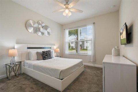 House in Davenport, Florida 5 bedrooms, 286.23 sq.m. № 2118466 - photo 21