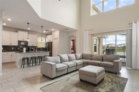House in Davenport, Florida 5 bedrooms, 286.23 sq.m. № 2118466 - photo 14