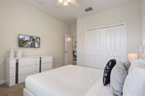 House in Davenport, Florida 5 bedrooms, 286.23 sq.m. № 2118466 - photo 23