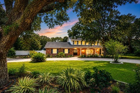 House in Brandon, Florida 3 bedrooms, 192.12 sq.m. № 2310244 - photo 2