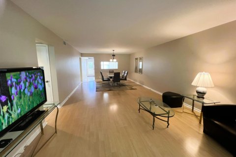 Condo in Coconut Creek, Florida, 2 bedrooms № 2250104 - photo 27