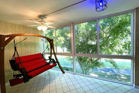 Condo in Coconut Creek, Florida, 2 bedrooms № 2250104 - photo 2
