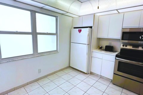 Condo in Coconut Creek, Florida, 2 bedrooms № 2250104 - photo 29