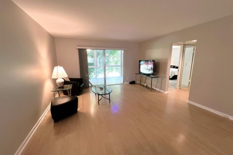 Condo in Coconut Creek, Florida, 2 bedrooms № 2250104 - photo 14