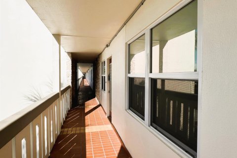 Condo in Coconut Creek, Florida, 2 bedrooms № 2250104 - photo 30
