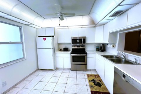 Condo in Coconut Creek, Florida, 2 bedrooms № 2250104 - photo 4