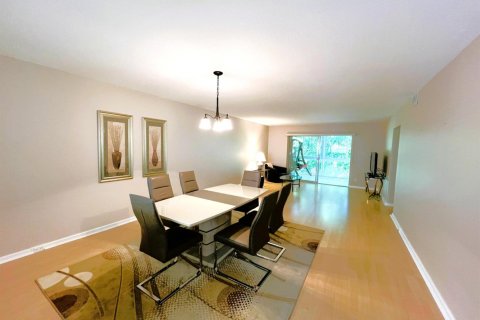 Condo in Coconut Creek, Florida, 2 bedrooms  № 2250104