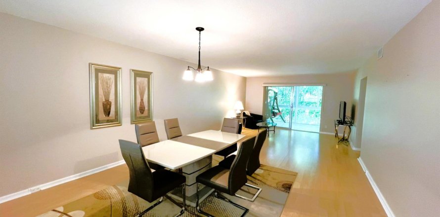 Condo in Coconut Creek, Florida, 2 bedrooms № 2250104