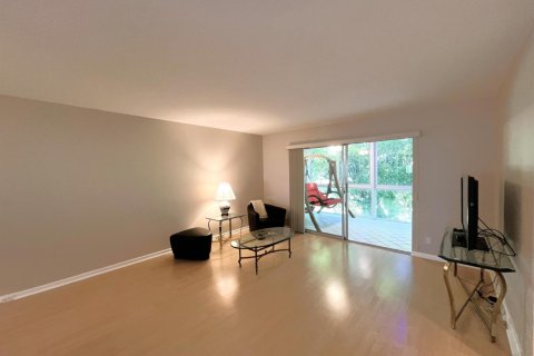 Condo in Coconut Creek, Florida, 2 bedrooms № 2250104 - photo 7