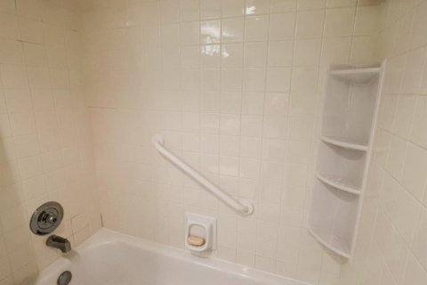 Condo in Coconut Creek, Florida, 2 bedrooms № 2250104 - photo 25