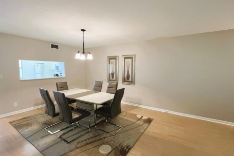 Condo in Coconut Creek, Florida, 2 bedrooms № 2250104 - photo 6