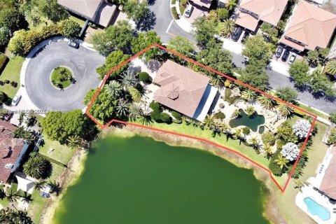 Casa en Pembroke Pines, Florida 5 dormitorios, 396.69 m2 № 2016596