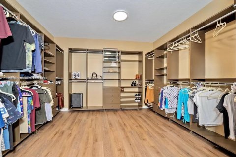Casa en venta en Pembroke Pines, Florida, 5 dormitorios, 396.69 m2 № 2016596 - foto 25