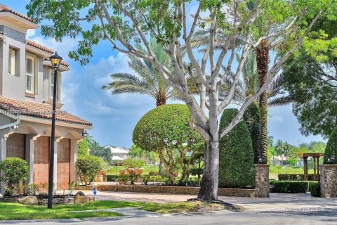 Casa en venta en Pembroke Pines, Florida, 5 dormitorios, 396.69 m2 № 2016596 - foto 4