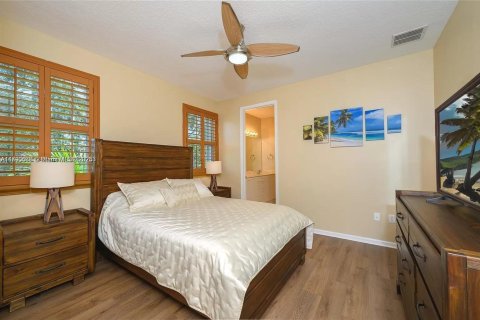 Casa en venta en Pembroke Pines, Florida, 5 dormitorios, 396.69 m2 № 2016596 - foto 18
