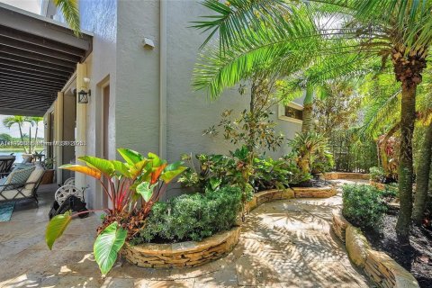 Casa en venta en Pembroke Pines, Florida, 5 dormitorios, 396.69 m2 № 2016596 - foto 27