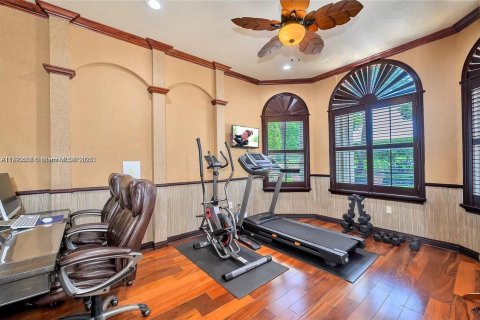 Casa en venta en Pembroke Pines, Florida, 5 dormitorios, 396.69 m2 № 2016596 - foto 15