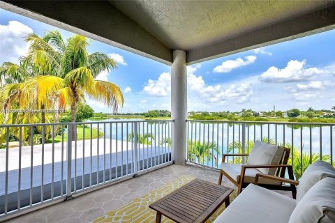 Casa en venta en Pembroke Pines, Florida, 5 dormitorios, 396.69 m2 № 2016596 - foto 23