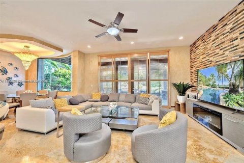 Casa en venta en Pembroke Pines, Florida, 5 dormitorios, 396.69 m2 № 2016596 - foto 8
