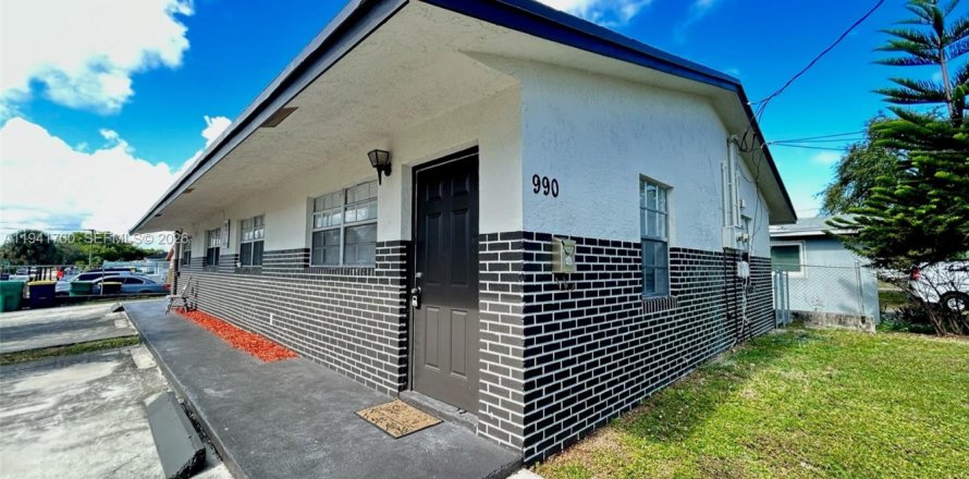 Propiedad comercial en Dania Beach, Florida 153.75 m2 № 1998936