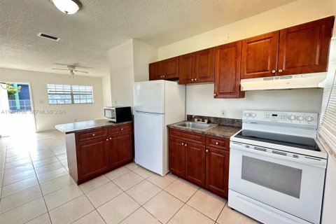 Propiedad comercial en venta en Dania Beach, Florida, 153.75 m2 № 1998936 - foto 8