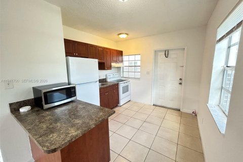 Propiedad comercial en venta en Dania Beach, Florida, 153.75 m2 № 1998936 - foto 2