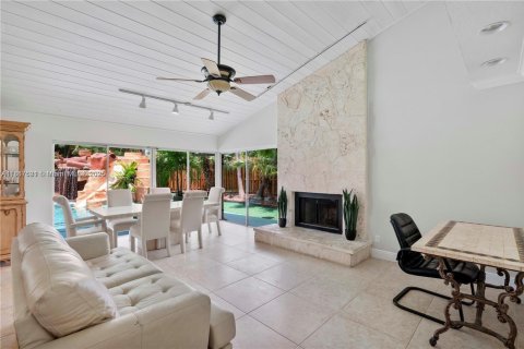 House in Boca Raton, Florida 4 bedrooms, 273.13 sq.m. № 1889606 - photo 6